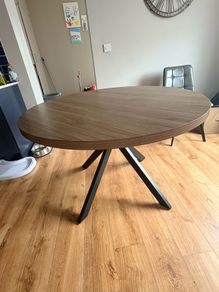 Round Dining Table Oak Effect & Black metal legs