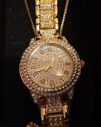 dress jewellery ( yellow metal)