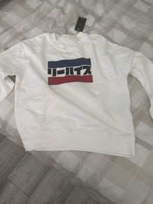 Levi's sweater