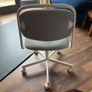swivel chair Image 3