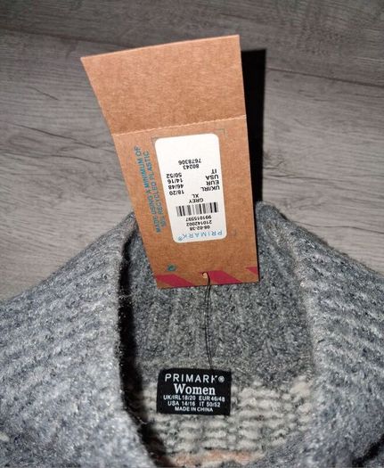 x2 Bundle - Brand New Primark Family Jumper - Size - XL - RRP - 16.00 & Brand New Tossle Hat - One Size - RRP - 5.00 = 21.00