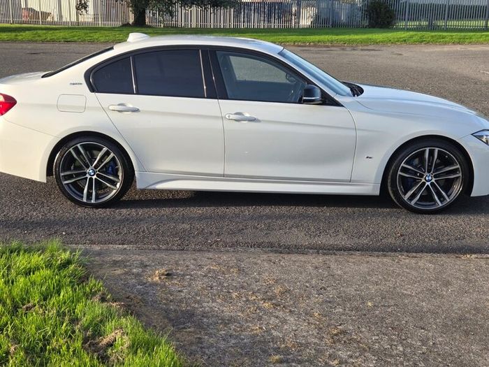 2017 BMW 330e M-Sport Shadow Edition Auto