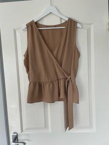 Like New: Ladies Top (Size 10)