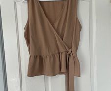 Like New: Ladies Top (Size 10)