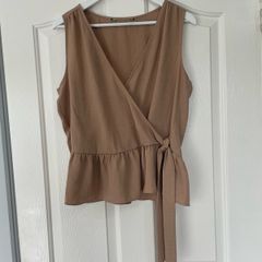 Like New: Ladies Top (Size 10)