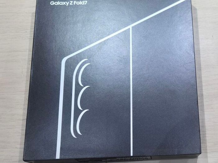 Samsung Galaxy Z fold 7 512gb.