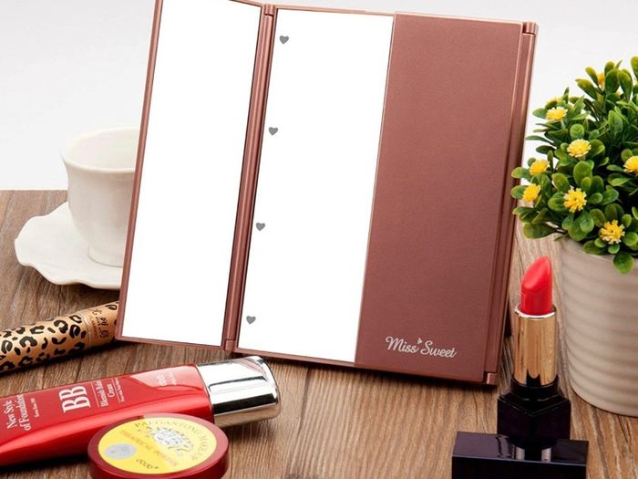 Lighted Trifold Mirror for Beauty Makeup Travel Mirror Compact (FREE POSTAGE)