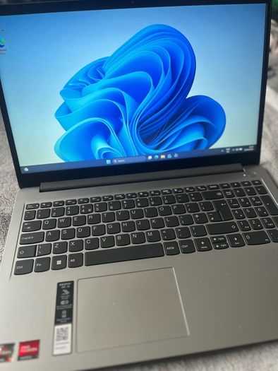 Lenovo ideapad 15,7
