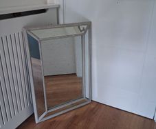 Antique-style mirror