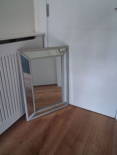 Antique-style mirror