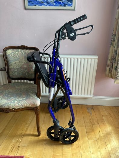 Lightweight four wheel Rollator