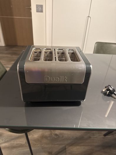 Dualit 4 Slice Toaster  Excellent Condition