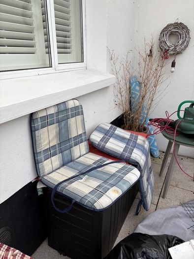 Chair cushions x  bundle of six