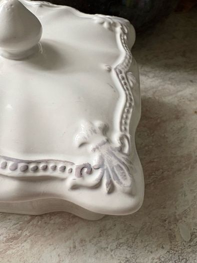 New French inspired ceramic lidded storage box in antique white.