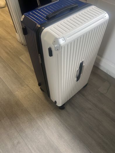 Lovely Japan, stylish suitcase