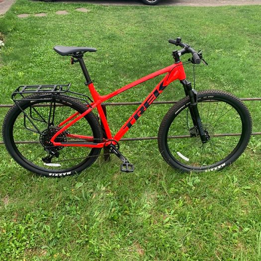 TREK Marlin 8 Mountain Bike - Size L - Pristine Excellent Condition