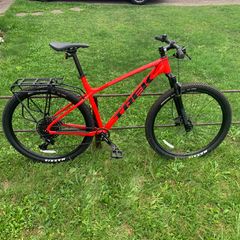 TREK Marlin 8 Mountain Bike - Size L - Pristine Excellent Condition