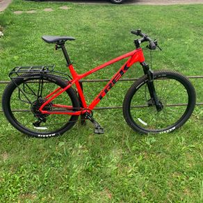 TREK Marlin 8 Mountain Bike - Size L - Pristine Excellent Condition