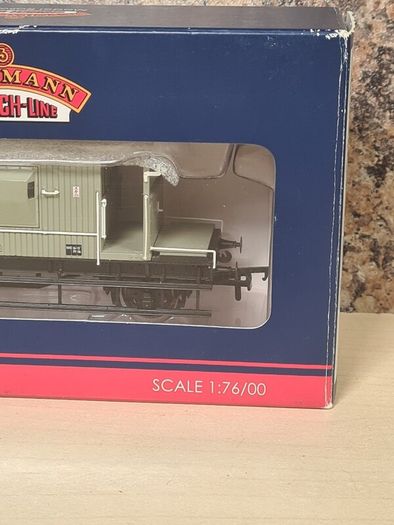 BACHMANN 20T brake van model train carraige 37-528C scale  1:76/00 BRAND NEW BOXED