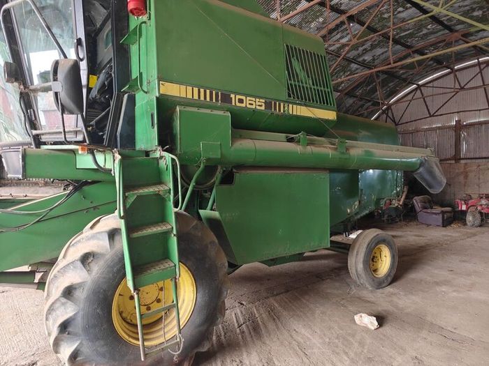 Combine harvester  1065