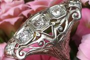 Antique Art Deco Diamond and 18 Carat White Gold Ring