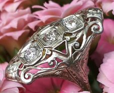 Antique Art Deco Diamond and 18 Carat White Gold Ring