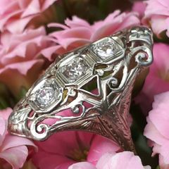 Antique Art Deco Diamond and 18 Carat White Gold Ring