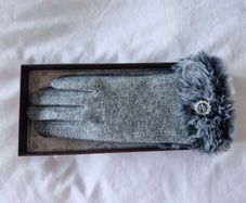 Ladies wool gloves