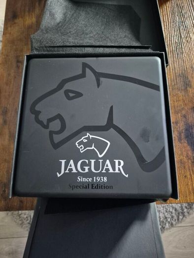 Mens jaguar connected watch