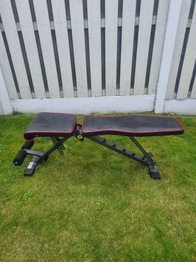 Foldable weight bench