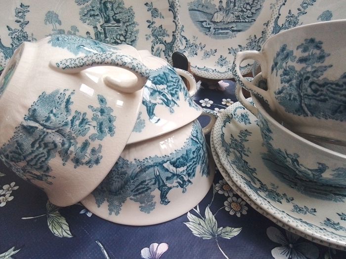 Mason's " Romantic" Soup Coups & Saucers