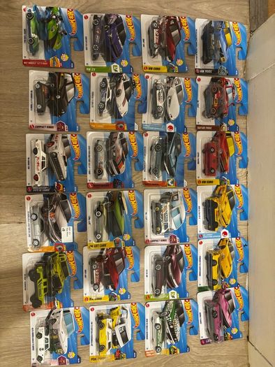 Huge bundle of hotwheels