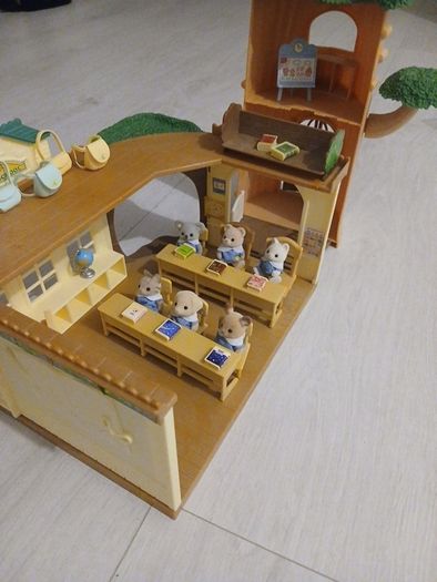 Sylvanian Families Country Tree School and Sylvanian Families Nursery Playmates Babies Set.