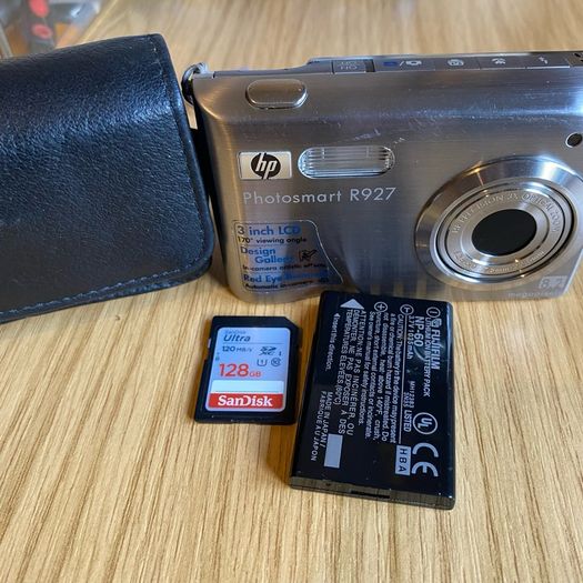 HP Photosmart R927 Battery + 128GB SD card