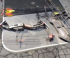 Compound Bow Archery 25'' Like New, 10 Arrows