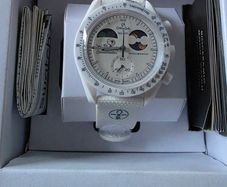 Swatch MoonSwatch Omega X Mission to Earthphase Moonshine Gold Cold Moon