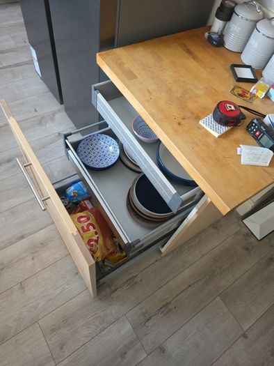kitchen cabinet