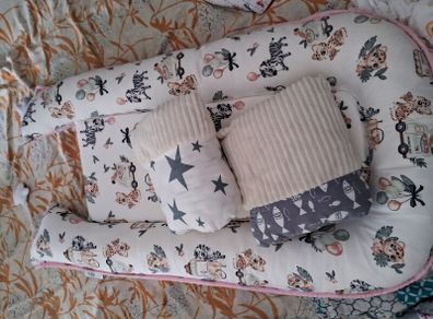 baby nest and hand support
