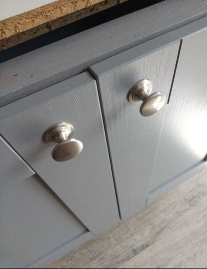 Grey shaker kitchen units