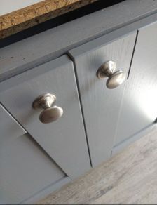 Grey shaker kitchen units