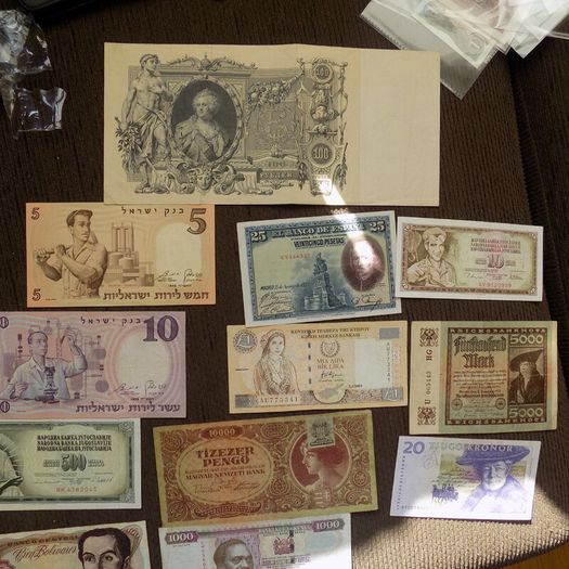 Lot of 12 Old World Banknotes from Circulation.1910-2001 No.10.