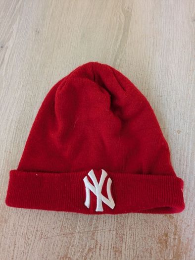 New Era New York Yankees Beenie Hat red NY womens