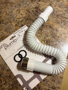 Flexible waste pipe