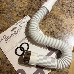 Flexible waste pipe
