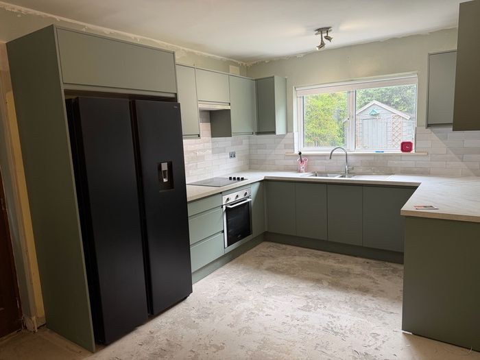 Carpenter Handyman kitchen fitter Flat pack specialist