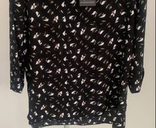 blouse Bnwt size 10 black with print