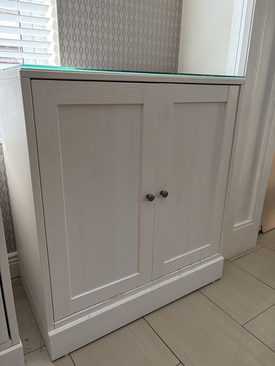 Solid wood cabinet in white with glass top