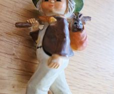 Figurine / ornament