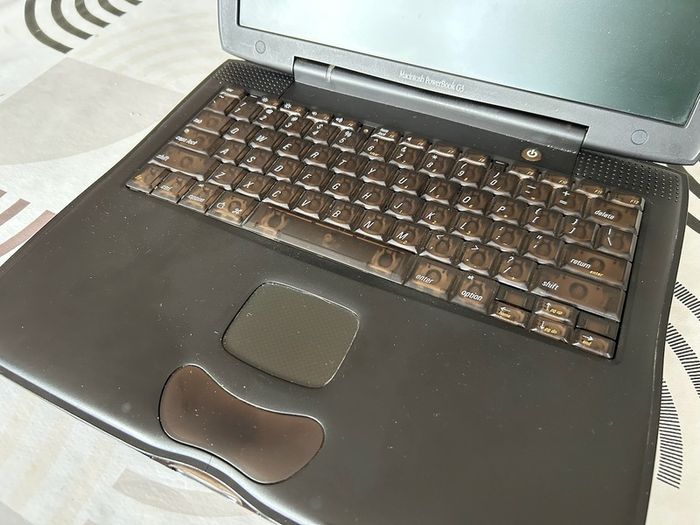 Apple PowerBook G3 333 (Bronze KB/Lombard)