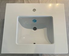 Vanity quartz top and undermount sink